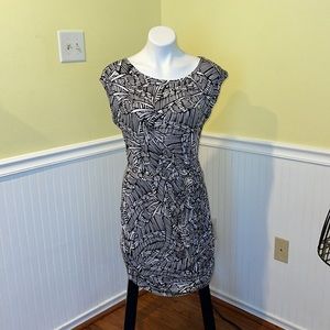 Spense Ladies black and white print sheath dress. Size large.
